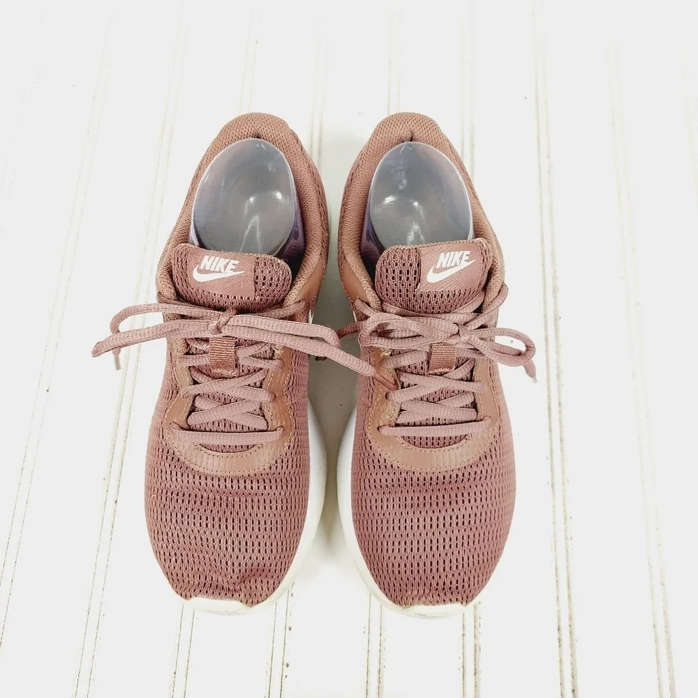 Nike Women's Tanjun Smokey Mauve / White Ankle-High Running Sneakers H1024 - Picture 6 of 9